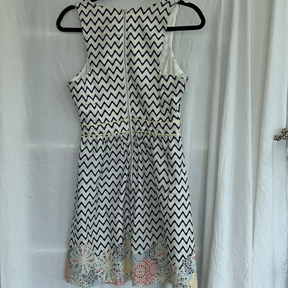 NWT: Sleeveless Print Dress: size Medium - Picture 6 of 8